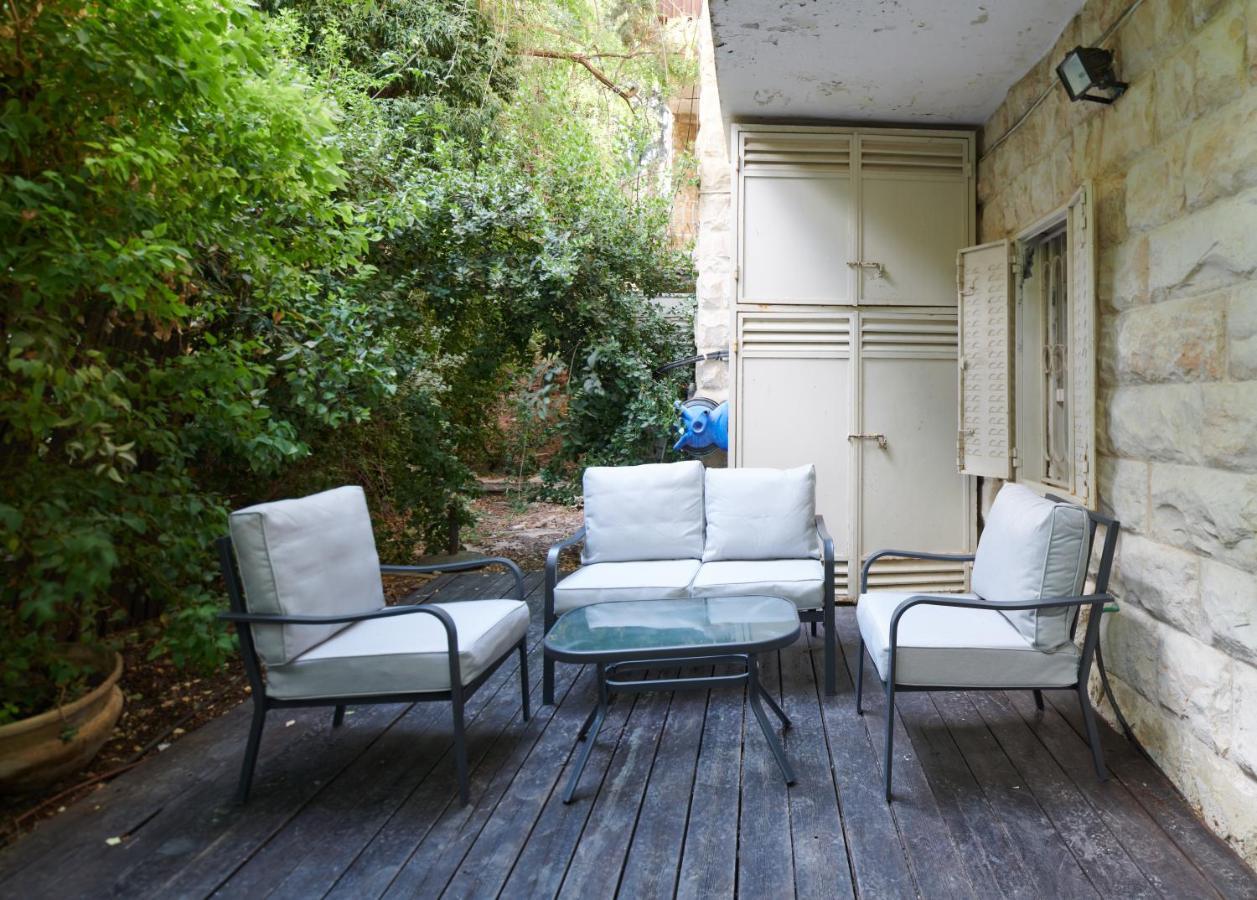 Quiet Garden Apartment In Rehavia Jerusalem Exterior photo